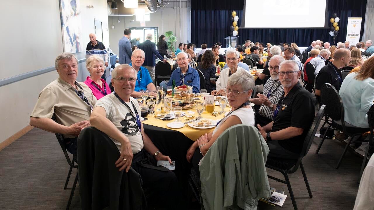 Alumni sitting at a table in Fed Hall for lunch